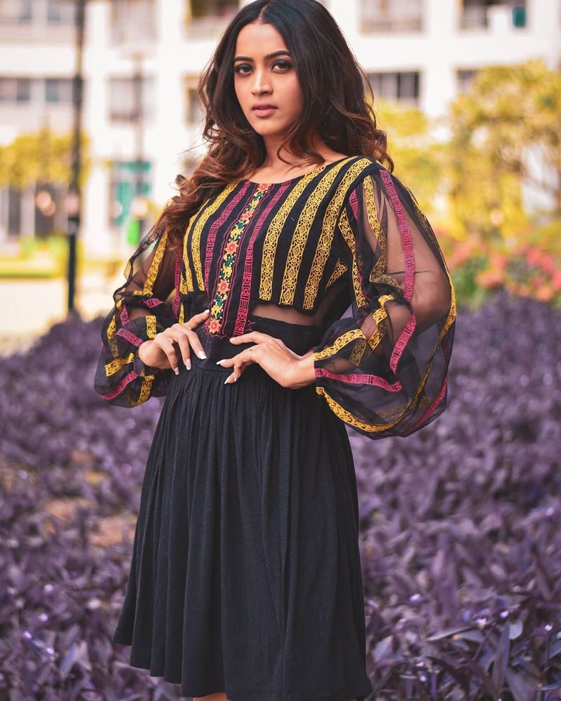 Shruthi 