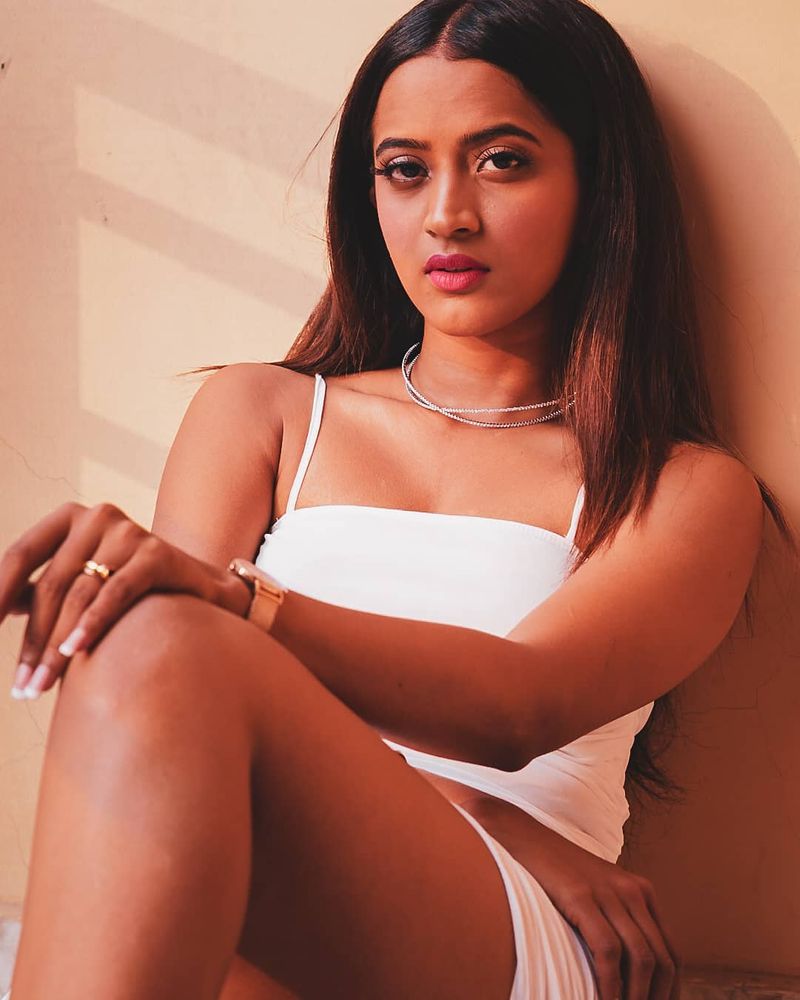 Shruthi 