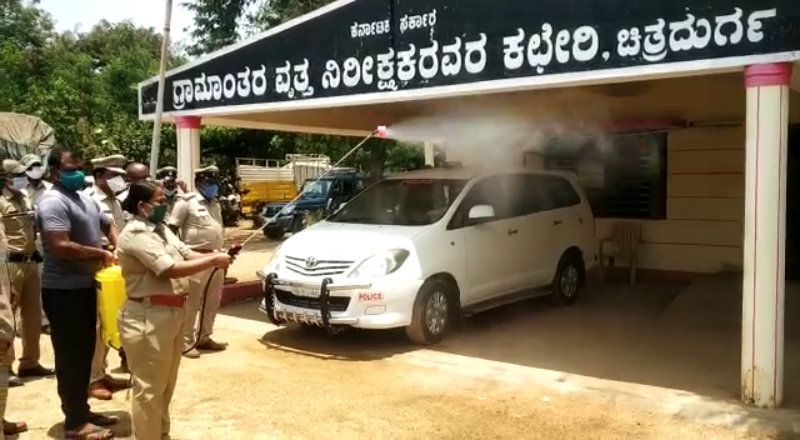 ಚಿತ್ರದುರ್ಗಾ ಜಿಲ್ಲಾ ಪೊಲೀಸ್ ವರಿಷ್ಠಾಧಿಕಾರಿ ರಾಧಿಕಾ ಅವರು ಈ ಹಿಂದೆ ತಮ್ಮ ಪೊಲೀಸರ ಆರೋಗ್ಯ ರಕ್ಷಣೆಗಾಗಿ ತೀವ್ರ ಕಾಳಜಿ ವಹಿಸಿ ಸ್ವತಃ ಎಸ್ಪಿಯವರೇ ಕೀಟನಾಶಕ ಸಿಂಪಡಿಸಿ ಎಲ್ಲರ ಮೆಚ್ಚುಗೆಗೆ ಪಾತ್ರರಾಗಿದ್ದರು. ಇದೀಗ ಸೈಕಲ್ ಜಾಥಾ ಮೂಲಕ ಕೊರೋನಾ ನಿರ್ಮೂಲನೆ ಜಾಗೃತಿ ಕಾರ್ಯಕ್ರಮ