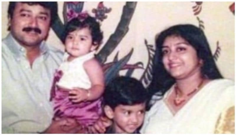 Parvathy Jayaram said no to films after her marriage with Malayalam actor Jayaram. She married the famous actor in 1992 after which she left the film industry. Both of them acted together in the movies like Shubhayathra, Artham, Peruvannapurathe Visheshangal before tying the knot