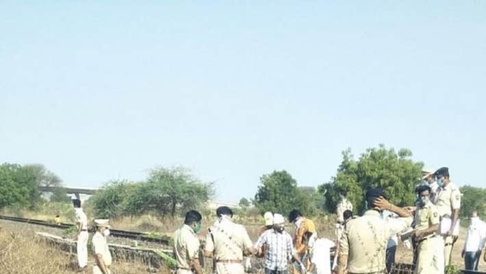 Train runs over migrant workers in maharastra and 17 dead Train runs over migrant workers in maharastra and 17 dead