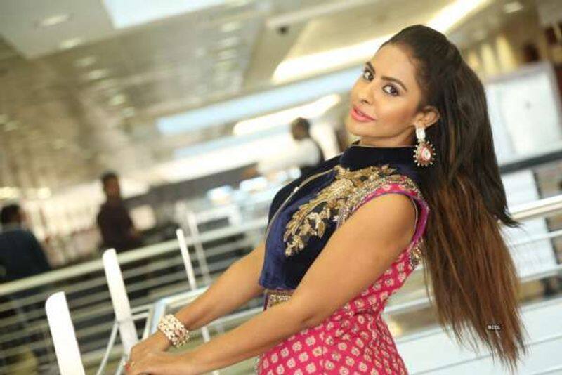 actress sri reddy ready to revel telugu celebrities who are drug addict