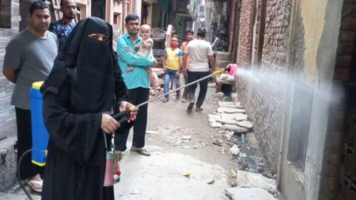 Corona Warrior In Burqa Helps Sanitize Delhi Temples Corona Warrior In Burqa Helps Sanitize Delhi Temples