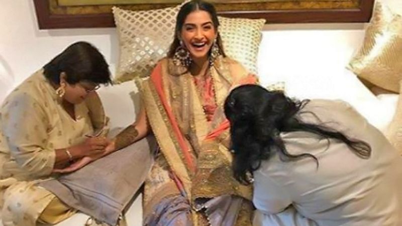 দুই তারকার বিবাহ বার্ষিকীতে নেট দুনিয়ার পাতা ভরল শুভেচ্ছাবার্তায়। শুভেচ্ছা জানালেন পরিবারের সদস্যরাও।