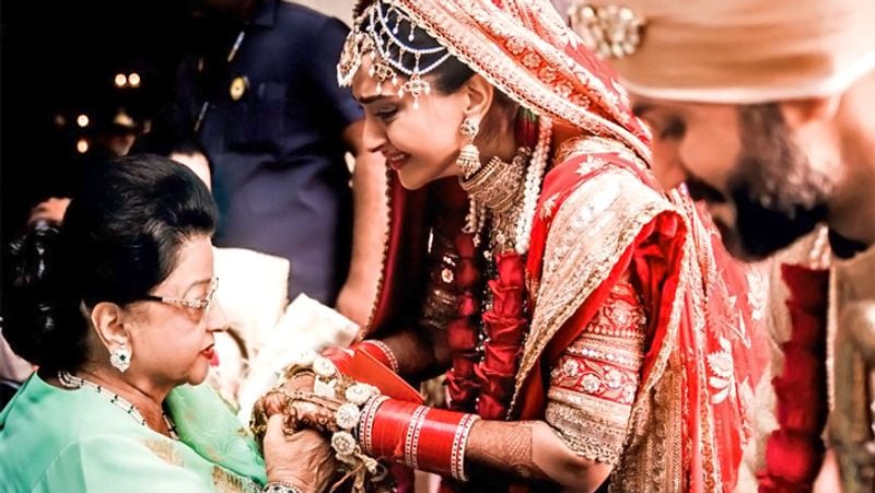 সোনামের টুইট দেখে উত্তর দিলেন আনন্দ। জানালেন এখনও অনেকটা পথ চলার বাকি। এতো সবে শুরু। সোনম কাপুরকে আরও জানতে বাকি রয়েছে আনন্দের।