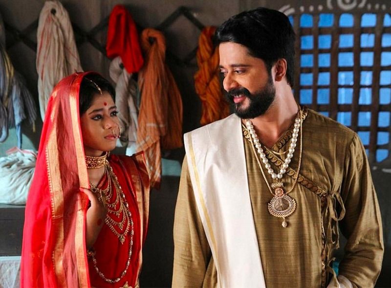 এরমধ্যে অনেকেরই দেহে ছিল না কোনও উপসর্গ। যার ফলে শ্যুটিং করেছেন অনেকেই। বিভাবেন কথায় তিনি বর্তমানে কোযভিড পজিটিভ, তা নেগেটিভ হলে তিনি আবার ফিরবেন সেটে।