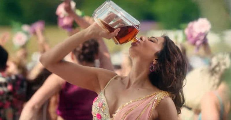 Later, the video was shared on Bollywood photographer Viral Bhayani's Instagram account, captioned Rakul Preet Singh walking out of a medical and provision store in Bandra's Pali Hill, Mumbai.
