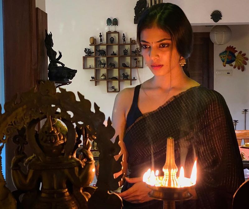 Malavikamohanan 