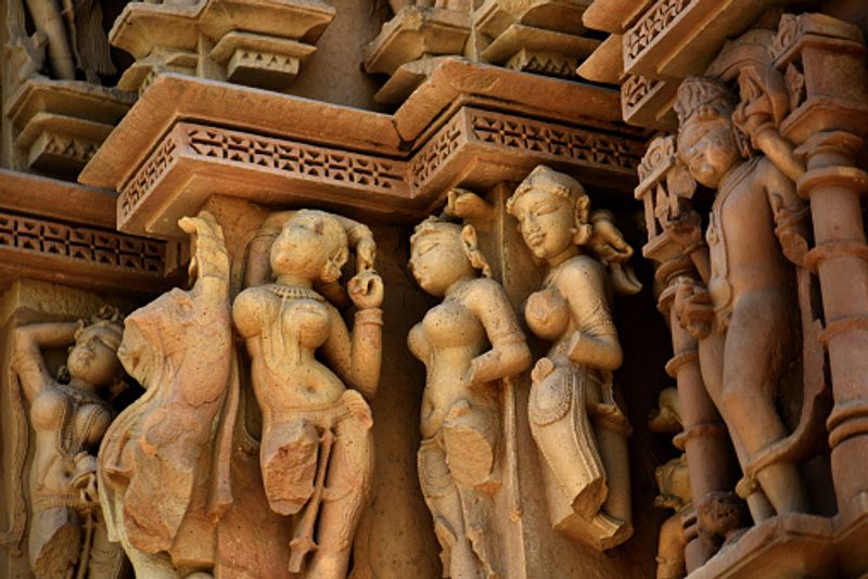 ಟಾವೊ ಮತ್ತು ತಾಂತ್ರಿಕ ನಂಬಿಕೆಗಳ ಪ್ರಕಾರ ದೇಹ ಬ್ಯಾಲೆನ್ಸ್ ಮಾಡಲು ವೈದ್ಯರೇ ಸೆಕ್ಸ್ ಭಂಗಿಗಳನ್ನು ಹೇಳಿಕೊಡುತ್ತಾರೆ.