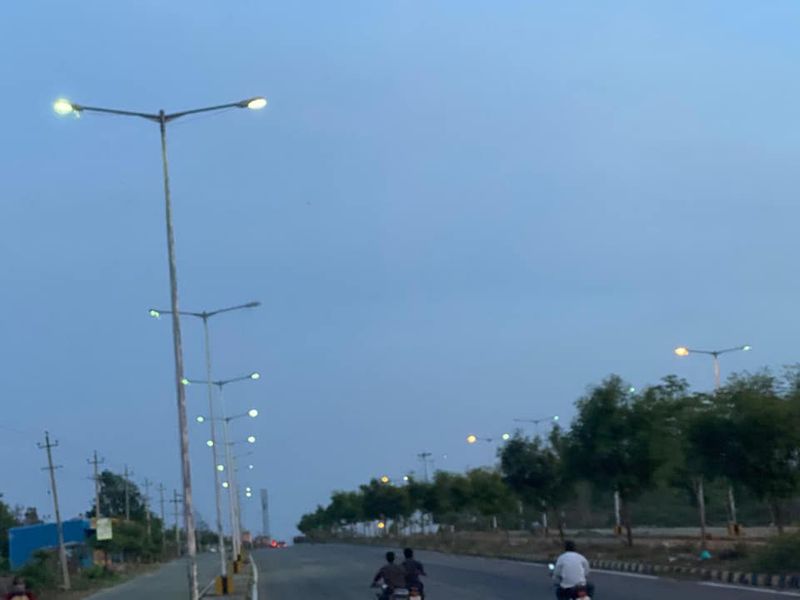 ಮೈಸೂರು ನಗರಾಭಿವೃದ್ಧಿ ಪ್ರಾಧಿಕಾರ (ಮುಡಾ) ಸಭೆ ನಡೆಸಿದ ಬಳಿಕ ಮೈಸೂರು ಹೊರವರ್ತುಲ ರಸ್ತೆ ಬೀದಿ ದೀಪಗಳು ಆನ್ ಆಗಿವೆ