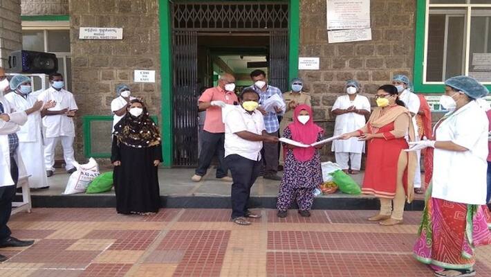 Two Coronavirus Patients Discharge from Covid Hospital in Ballari Two Coronavirus Patients Discharge from Covid Hospital in Ballari