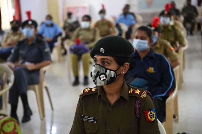 गुजरात में कोरोना से 449 लोगों की मौत
गुजरात में कोरोना की वजह से 449 लोगों की मौत हो चुकी है। 1872 लोग ठीक हो चुके हैं। अभी भी 5082 एक्टिव केस हैं। 