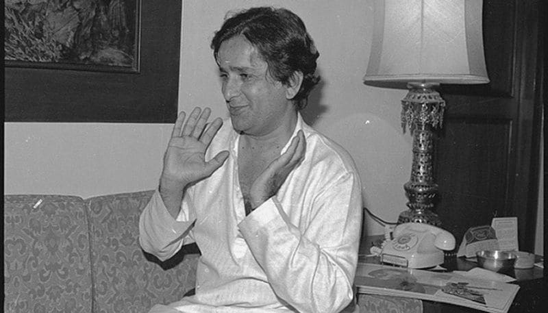 শশী এসব কথা কীভাবে কার কাছ থেকে জেনেছিলেন তার উল্লেখ করেননি। তবে শশী জানিয়েছিলেন যে ছেলেবেলায় খুব মন খারাপ করে তিনি একবার আত্মহত্যা করতে গিয়েছিলেন।