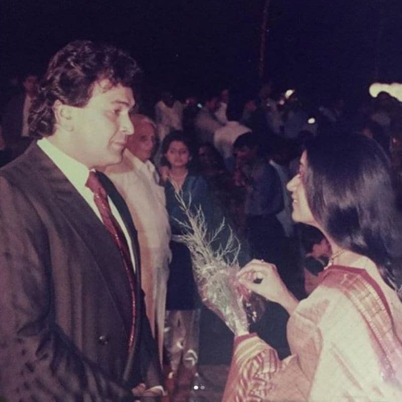 নীতু শ্যুটিংয়ে থেকেই ঋষির সমস্ত খবরাখবর নিয়ে নেত ভাবনার থেকে। নীতু বরাবরাই ঋষিকে চোখে চোখে রাখত।