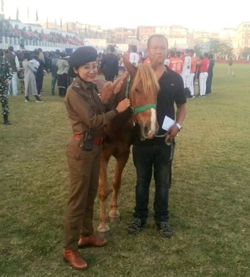 ಮತ್ತೊಬ್ಬ ಟ್ವಿಟರ್ ಬಳಕೆದಾರ ಇದು ಮಹಿಳಾ ಸಬಲೀಕರದ ಅಸಲಿ ಮುಖ ಎಂದಿದ್ದಾರೆ.