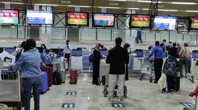 സംസ്ഥാനത്ത് ഇന്നലെ വരെ 1307 പേരാണ് അടുത്തിടെ വിദേശത്ത് നിന്നും വന്നത്. ഇതില് 650 പേര് വീട്ടിലും 641 പേര് കോവിഡ് കെയര് സെന്ററിലും 16 പേര് ആശുപത്രികളിലും നിരീക്ഷണത്തിലാണ്
