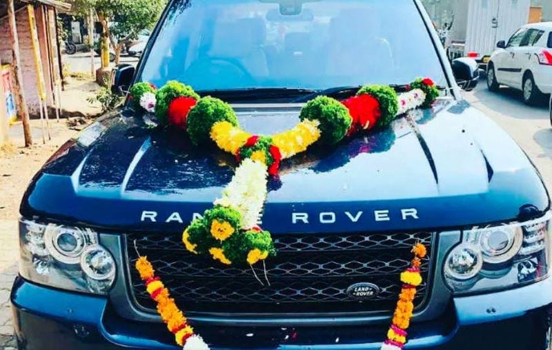 ಕೊರಳಲ್ಲಿ ಕೆಜಿ ತೂಕದ ಚಿನ್ನದ ಸರ ಹಾಕಿ ತಿರುಗಾಡುತ್ತಾರೆ, ಚಿನ್ನದ ಮೇಲೆ ಹೆಚ್ಚಿನ ವ್ಯಾಮೋಹ ಹೊಂದಿರುವ ಇವರು ಅದನ್ನು ತೋರ್ಪಡಿಕೆಗೂ ಹೆಚ್ಚು ಹಣ ವ್ಯಯಿಸುತ್ತಾರೆ