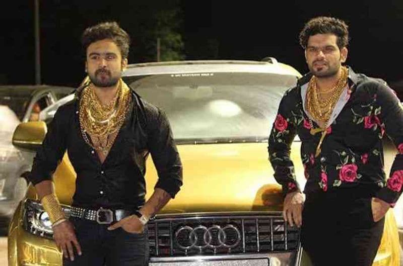 ಆ್ಯಡಿ ಕ್ಯೂ7, ರೇಂಜ್ ರೋವರ್ ಸೇರಿದಂತೆ ಹಲವು ಕಾರುಗಳಿಗೆ ಚಿನ್ನದ ಲೇಪನ ಮಾಡಿಸಿದ್ದಾರೆ