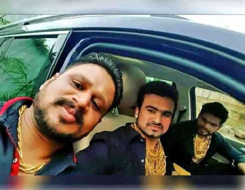 ಗೋಲ್ಡನ್ ಕಲರ್ ಮರ್ಸಡೀಸ್ ಬೆಂಝ್ ಕಾರಿನಲ್ಲಿ ಹೆಚ್ಚು ಓಡಾಟ ನಡೆಸುತ್ತಾರೆ