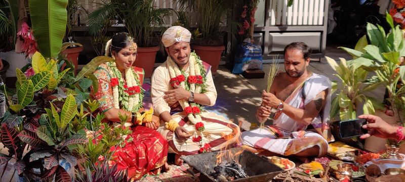 ಧ್ರುವಾಸರ್ಜಾ,ವಿರಾಟ್,ಹರಿಸಂತು ಸೇರಿದಂತೆ ಅರ್ಜುನ್ ಆಪ್ತ ಗೆಳೆಯರ ಬಳಗ ವಿವಾಹದಲ್ಲಿ ಭಾಗಿಯಾಗಿತ್ತು.