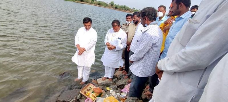 ಸುಮಾರು 70 ಲಕ್ಷ ವಿಶೇಷ ಅನುದಾನದಲ್ಲಿ ಕೆರೆ ಮರು ನಿರ್ಮಾಣಗೊಳಿಸಿದ ಮಲಗಲದಿನ್ನಿ ದೊಡ್ಡ ಕೆರೆಗೆ ಬಾಗಿನ ಅರ್ಪಿಸಿದ ಶಾಸಕ ಎ.ಎಸ್. ಪಾಟೀಲ ನಡಹಳ್ಳಿ