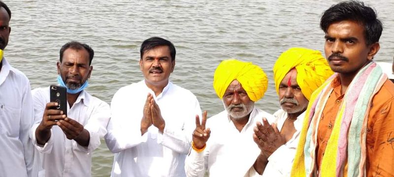 ಸುಮಾರು 56 ಎಕರೆ ವಿಸ್ತಿರ್ಣವಾದ ಕೆರೆಗೆ ನೀರು ಬಂದಿದ್ದು, ರೈತರ ಬಾಳನ್ನು ಮತ್ತಷ್ಟು ಹಸಿರಾಗಿಸಿದೆ