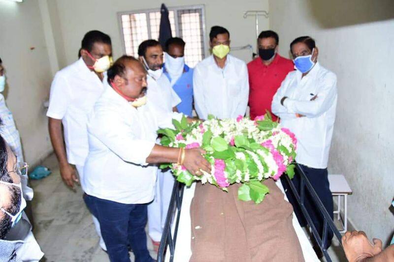 minister gangula kamalakar pays tributes to former minister juvvadi ratnakar rao