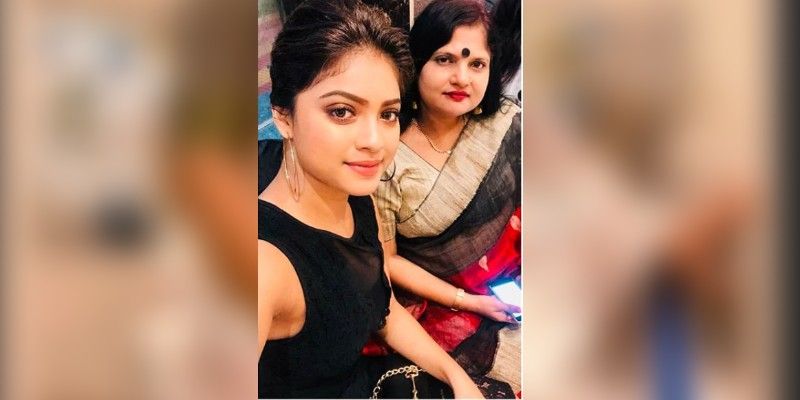 ঐন্দ্রিলা বোসঃ আলো ছায়া ধারাবাহিকের ঐন্দ্রিলা মায়ের সঙ্গে একটি অনুষ্ঠানের ছবি শেয়ার করেছেন। মাতৃদিবসের শুভেচ্ছা জানিয়ে প্রশংসায় কুড়োলেন অভিনেত্রী।
