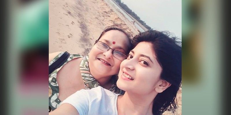 সন্দিপ্তা সেনঃ মায়ের সঙ্গে পুরনো ছবির স্মৃতিচারণার মধ্যেই মাতৃদিবস পালন করলেন সন্দিপ্তা। সমুদ্রসৈকতে মায়ের সঙ্গে ছুটি কাটানোর মুহূর্ত শেয়ার করেছেন অভিনেত্রী।