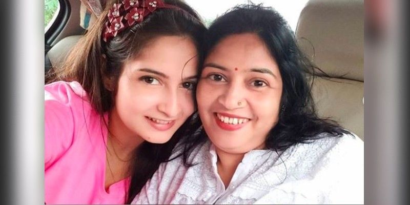 শ্রীমা ভট্টাচার্যঃ মায়ের সঙ্গে দুটো ছবি শেয়ার করে শ্রীমা লিখেছেন তোমার জন্য নিত্যদিনই মাতৃদিবস। কেবল একদিনের জন্য মায়েদের শ্রদ্ধা জানাতে হয় না।