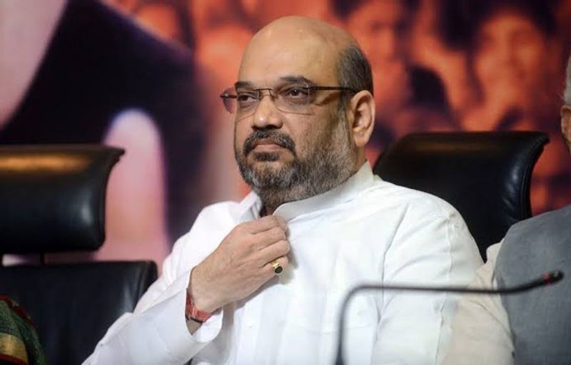 എന്നാല്, ഈ ദുഷ്പ്രചാരണങ്ങള് എന്റെ അഭ്യുദയകാംക്ഷികളായ പാര്ട്ടി പ്രവര്ത്തകരുടെയും എന്റെ ബന്ധുജനങ്ങളുടെയും ഒക്കെ മനസിനെ വിഷമിപ്പിച്ചിട്ടുണ്ട്. അവരില് ചിലരെങ്കിലും കേട്ടുകേള്വിയുടെ പുറത്ത് എനിക്ക് ആരോഗ്യപ്രശ്നങ്ങള് ഉണ്ടെന്നു ധരിച്ച് ആകെ ആശങ്കപ്പെട്ടിരിക്കുകയാണ്. ആ ആശങ്കകളും വിഷമങ്ങളും ഒന്നും എനിക്ക് കണ്ടില്ലെന്നു നടിക്കാന് സാധിക്കില്ല. അതുകൊണ്ട്, ആ ആശങ്കകള് അകറ്റാന് വേണ്ടി 'യാതൊരുവിധ ആരോഗ്യ പ്രശ്നങ്ങളും എന്നെ അലട്ടുന്നില്ല, ഞാന് പൂര്ണാരോഗ്യവാനാണ്' എന്ന വസ്തുത സംശയലേശമെന്യേ വെളിപ്പെടുത്താന് ആഗ്രഹിക്കുകയാണ്.