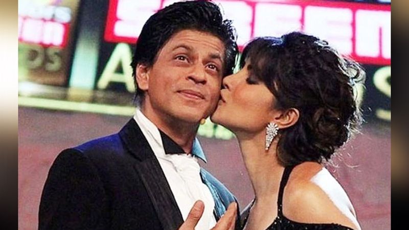This video is from 2000 when Priyanka was one of the top 10 contestants for Femina Miss India pageant. And Shah Rukh Khan was one of the jury members, who asked a question to the actress and Malaika Arora was the host. 
