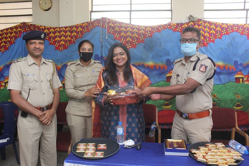 ಕೊರೋನಾ ತಡೆಗಟ್ಟುವಲ್ಲಿ ಶ್ರಮಿಸುತ್ತಿರೋ ಪೊಲೀಸ್ರಿಗೆ ನಟಿ ಶ್ರುತಿ ನಾಯ್ಡು ವಿಶೇಷ ಕೃತಜ್ಞತೆ
