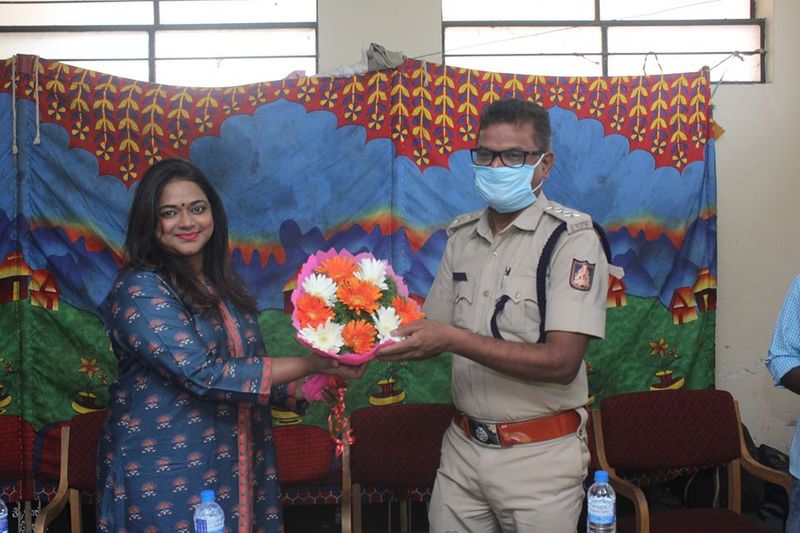 ಮೈಸೂರಿನ ಸಮೀಪದ ಕಾಡಂಚಿನ ಜನರಿಗೂ ಆಹಾರ ಕಿಟ್ ತಲುಪಿಸಿ, ಪ್ರಶಂಸೆಗೆ ಪಾತ್ರರಾಗಿದ್ದರು. ಅಲ್ಲದೇ ತಮ್ಮದೇ ಒಡೆತನದ ಮೈಸೂರು ಮಿರ್ಚಿ ರೆಸ್ಟೋರೆಂಟ್ ಮೂಲಕವೂ ಜನರಿಗೆ ನೆರವಾಗಿದ್ದರು.
