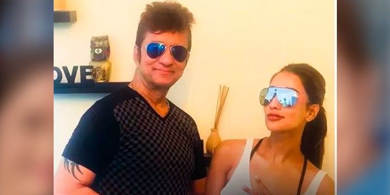 <p><br />
এখানেই শেষ নয়, এইচডিএফসি ব্যাঙ্কের ক্রেডিট কার্ডে ৪ লক্ষ ৫৪ হাজার ৯৩৩ টাকা এবং অ্যাক্সিস ব্যাঙ্কের ক্রেডিট কার্ডে ১ লক্ষ ৪৩ হাজার ৩৯৭ টাকার লোন রয়েছে সায়ন্তিকার।</p>