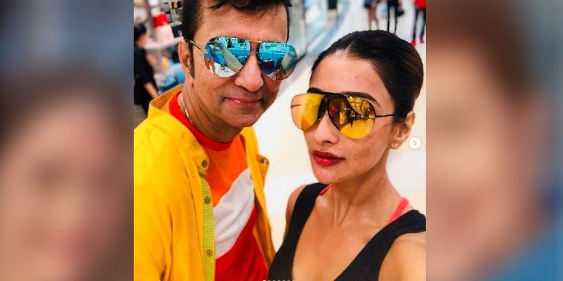 কারও পক্ষেই এটা বলা সম্ভব নয় যে তিনি সায়ন্তিকার বাবা। সায়ন্তিকা যখন প্রথমবার নিজের বাবার সঙ্গে ছবি আপলোড করেন, চোখ কপালে ওঠে সকলের।