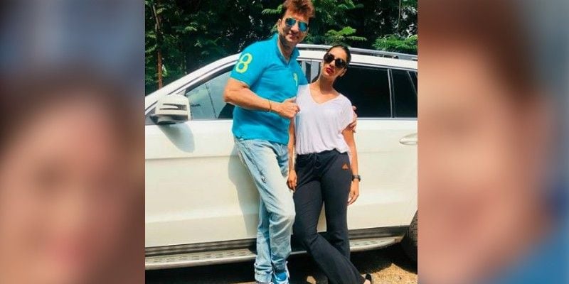 <p>সূত্রের খবর, সায়ন্তিকা একটি মার্সিডিজ বেঞ্জ কিনেছিলেন। যার দাম ৪৩ লক্ষ,৫৬ হাজার, ৪৩৬ টাকা। এই গাড়ি কেনার জন্যই ব্যাঙ্ক থেকে ঋণ নিয়েছিলেন নায়িকা।</p>