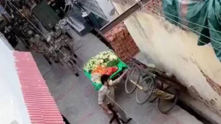 up cops overturned vegetable cart in a covid hotspot up cops overturned vegetable cart in a covid hotspot