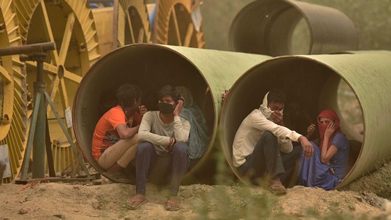 दिल्ली सरकार ने कंस्ट्रक्शन के काम में लगे मजदूरों के लिए ऑनलाइन रजिस्ट्रेशन शुरू कर दिया है। सीएम केजरीवाल ने कहा कि जिन मजदूरों का रजिस्ट्रेशन/ रजिस्ट्रेशन का नवीनीकरण नहीं हुआ है, वो इस सुविधा का लाभ उठाने के लिए दिल्ली सरकार की e-district साइट पर जाकर आवेदन कर सकते हैं।