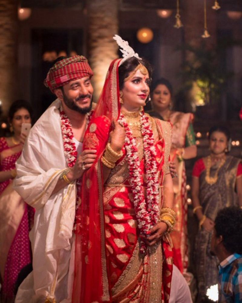 দু বছর আগে এই দিনটিতে সোশ্যাল মিডিয়া থেকে চোখ সরাতে পারেনি শুভশ্রী ভক্তরা। কখন কোন ছবি আসে সেই এক্সাইটমেন্টেই কেটেছিল বিয়ের সেই পুরো সপ্তাহ।