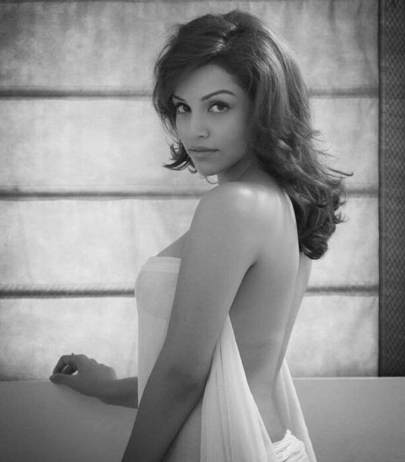 Paisa Vasool, Race gurram Fame Kyra Dutt Hot Photos