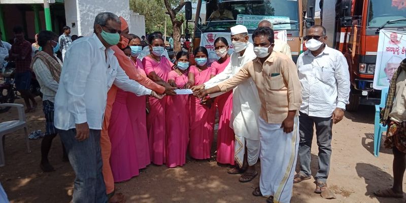 ಕೊರೋನಾದ ವಿರುದ್ಧ ಹಗಲಿರುಳೆನ್ನದೇ ತಮ್ಮ ಜೀವದ ಹಂಗು ತೊರೆದು ಕಾರ್ಯನಿರ್ವಹಿಸುತ್ತಿರುವ ಆಶಾ ಕಾರ್ಯಕರ್ತೆಯರಿಗೆ ಗೌರವ ಸಲ್ಲಿಕೆ 