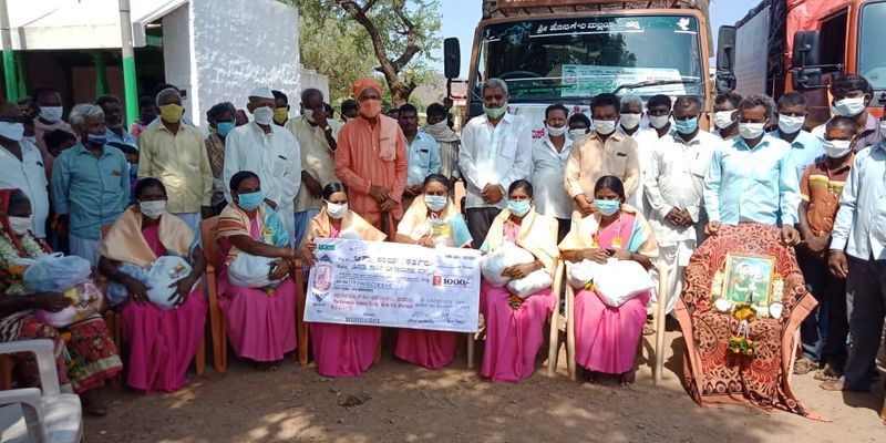 ಮುಂಡರಗಿ ಪಟ್ಟಣ ಸೇರಿದಂತೆ ತಾಲೂಕಿನ ಎಲ್ಲ ಗ್ರಾಮಗಳಿಗೂ 1.80 ಕೋಟಿ ವೆಚ್ಚದಲ್ಲಿ ಸುಮಾರು 28 ರಿಂದ 30 ಸಾವಿರ ಕುಟುಂಬಗಳಿಗೆ ದಿನಸಿ ಹಾಗೂ ತರಕಾರಿ ಕಿಟ್ ವಿತರಣೆ