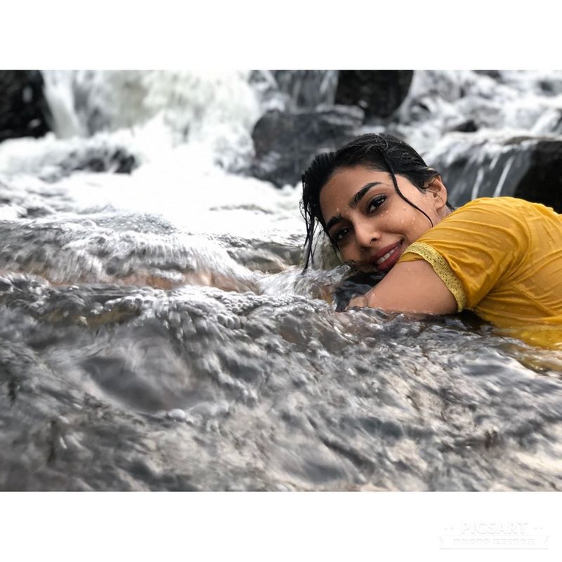 Aieshwarya lakshmi 