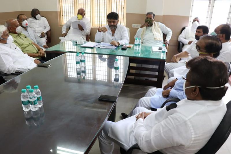 ಕೊರೋನಾ ಲಾಕ್ಡೌನ್ , ಸರ್ಕಾರದ ಕ್ರಮಗಳು, ಕಾರ್ಮಿಕರ ಸಮಸ್ಯೆ ಮುಂತಾದ ವಿಚಾರಗಳನ್ನು ಮುಂದಿಟ್ಟುಕೊಂಡು ಸರ್ಕಾರ ವಿರುದ್ಧ ಹೋರಾಟ ರೂಪಿಸಲು ಕಾಂಗ್ರೆಸ್ ಮುಂದಾಗಿದೆ.