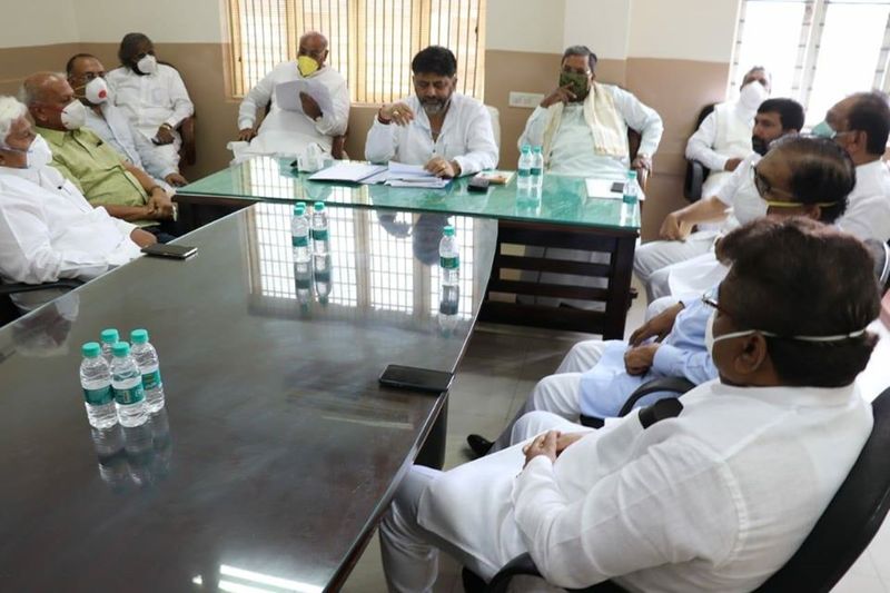 ಈಗಾಗಲೇ ಸರ್ಕಾರಕ್ಕೆ ಒತ್ತಡ ಹೇರುವ ಕೆಲಸವನ್ನು ಕಾಂಗ್ರೆಸ್ ನಡೆಸುತ್ತಿದ್ದು ಇದನ್ನು ಮುಂದಿನ ದಿನಗಳಲ್ಲಿ ತೀವ್ರಗೊಳಿಸಲು ನಾಯಕರು ನಿರ್ಧರಿಸಿದ್ದಾರೆ ಎನ್ನಲಾಗಿದೆ
