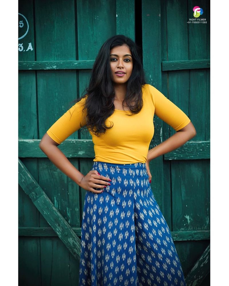 தற்போது தைரியமான பெண்ணாக தனது குழந்தையை வளர்க்க போராடும் கண்ணம்மாவின் கதாபாத்திரம் இல்லத்தரசிகளை வெகுவாக கவர, சீரியலும் சூப்பர் ஹிட்டாக ஓடிக்கொண்டிருக்கிறது. 
