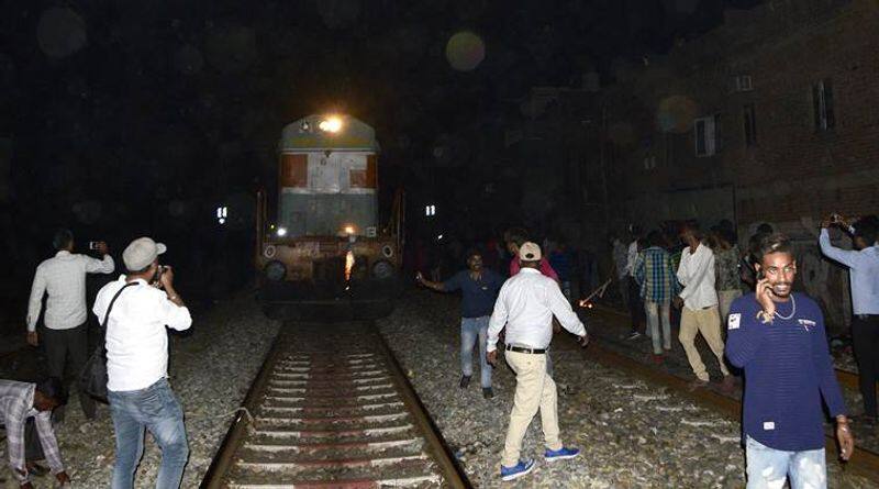 why did the loco pilot stop the train despite spotting 20 people sleeping on the track in Jalna