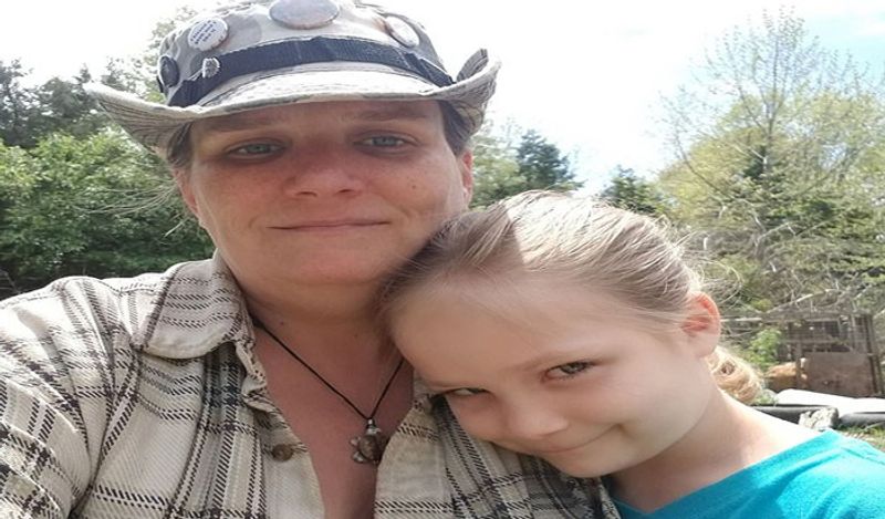horrific photos of beetle coming out of 6 year old girl will churn your stomach kph