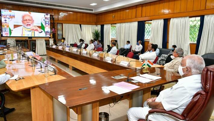 Karnataka CM Yediyurappa discuss Covid-19 issues in state with PM Modi Karnataka CM Yediyurappa discuss Covid-19 issues in state with PM Modi